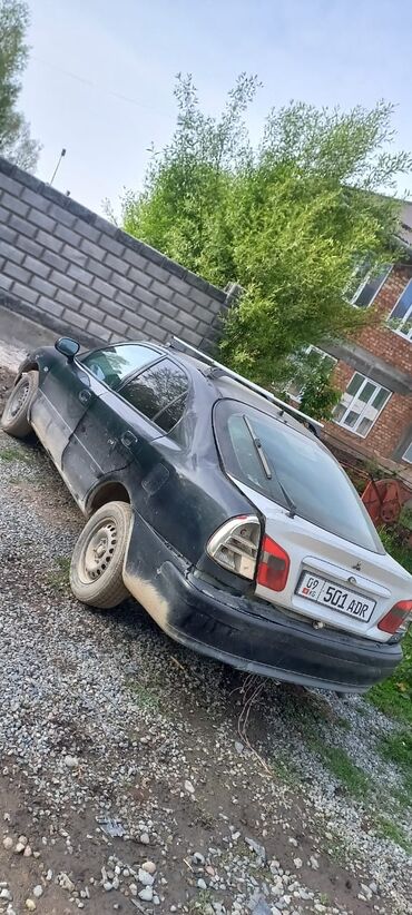 купить машину без первоначального взноса: Автомобиль Mitsubishi Carisma в кузове седан, представленный в черном