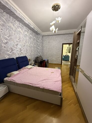 принимаем старую мебель: Двуспальная кровать, Комод