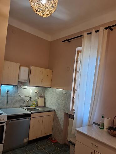 Prodaja stanova: Za ljubitelje Zemuna, sjajna ponuda. Prodaje se stan na 1. spratu,u — 13