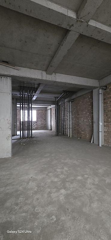 Продажа помещений свободного назначения: Сдаеться коммерческое помещение в жилом доме . 270кв. В районе — 9