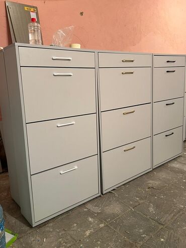 utu dolabı: Yeni, Açılan, 3 qapılı Düz dolab, Ayaqqabı dolabı