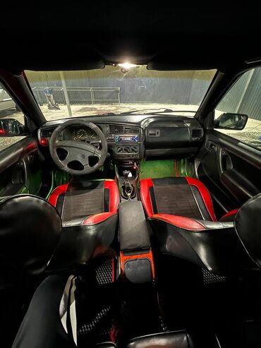 Volkswagen: Volkswagen Golf: 1994 г., 1.6 л, Механика, Бензин, Хэтчбэк — 8