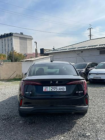 Другие автомобили: Электромобиль Hongqi E-QM5 (седан, черный) Ключевые особенности: - — 6