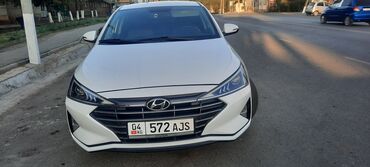 домкрат для машины цена: Белый седан Hyundai Avante отличается современным дизайном с