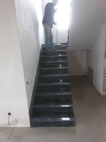 Лестницы из гранита, мрамора: Лестница из гранита, мрамора Для дома, Бесплатный замер, Форма лестницы: Много-маршевая, Стиль: Модерн — 13