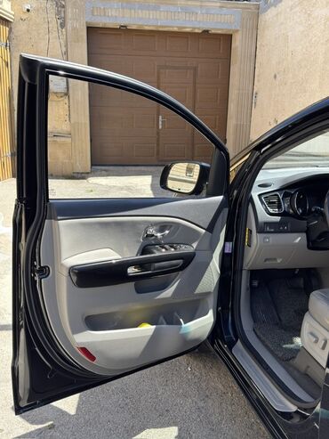 Kia: Kia Carnival: 2.2 l | 2016 il Van/Minivan — 10