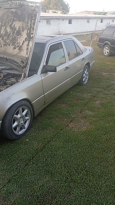 jak авто: Mercedes-Benz W124: 1986 г., Седан — 9