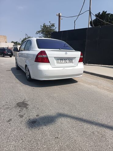 Digər avtomobillər: Ağ rəngdə kompakt sedan. Xüsusiyyətlər: - Kuzov: 4 qapılı sedan, ağ -da lalafo.az — 5 Digər avtomobillər: Ağ rəngdə kompakt sedan. Xüsusiyyətlər: - Kuzov: 4 qapılı sedan, ağ — 5