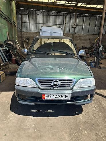 hongqi e: Ssangyong Musso: 2002 г., Механика, Дизель, Внедорожник — 1
