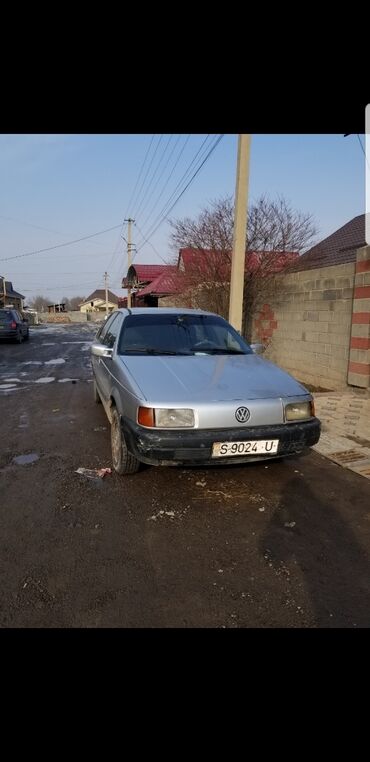 Volkswagen: Volkswagen Passat: 1989 г., 1.8 л, Механика, Бензин, Седан