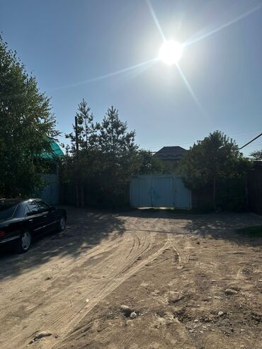 дом на иссык куле купить: 🏡 Продается участок с домом в Ак-Орго! 📍 Локация: пересечение Барпы