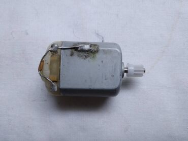 igracke koje pricaju: Mini Jednosmerni motor sa zupcanikom, 2,5 cm.ispravan