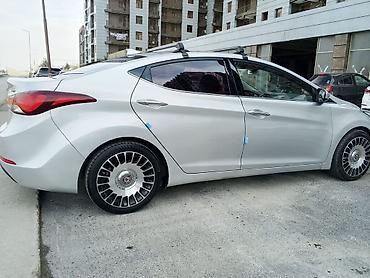 1 64: Hyundai Elantra: 1.6 l | 2015 il Sedan — 5
