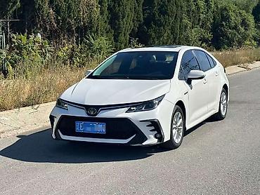 тайота и: Toyota Corolla: 2021 г., 1.8 л, Гибрид, Седан — 1