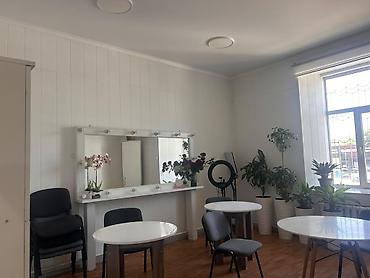 Продажа помещений свободного назначения: Коммерческое помещение в центре Каракола, по ул. Токтогула. Площадь — — 7