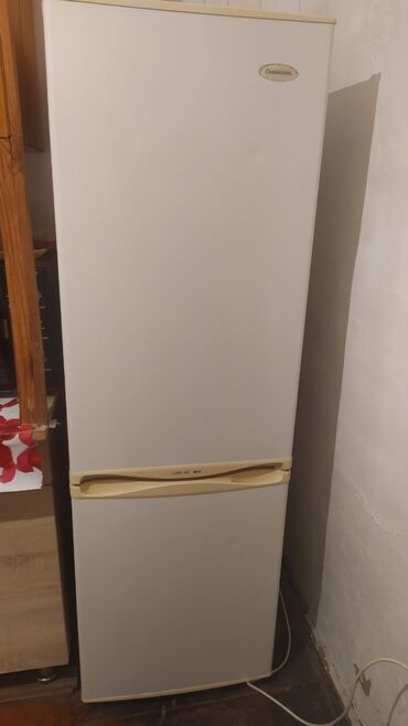 Холодильник Hisense, Б/у, Двухкамерный, De frost (капельный), 60 * 180 *