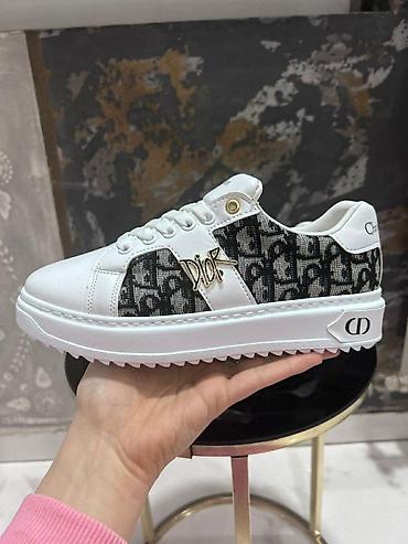 Patike: ⚜🌸🤍 𝐍𝐎𝐕𝐀 𝐊𝐎𝐋𝐄𝐊𝐂𝐈𝐉𝐀 🤍🌸⚜ 𝐁𝐫𝐨𝐣𝐞𝐯𝐢: 36 - 40 𝑪𝒆𝒏𝒂: torbice 3200 din — 9