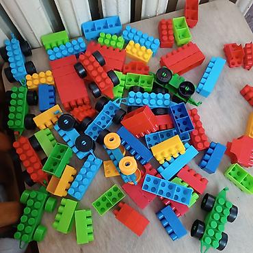 Другие игровые комплексы: Продаю два пакета полных крупных пластиковых строительных блоков для — 7