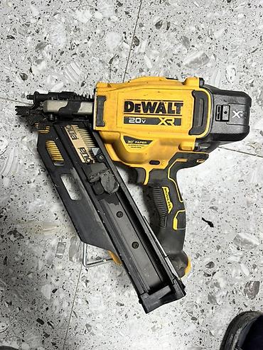 рукоять: Гвоздезабиватель аккумуляторный DEWALT XR 20V. Нужен ремонт! - Серия — 1