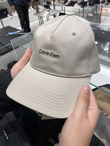 premiata teget: Calvin Klein bejzbol kačket – bež/peščana nijansa. - Minimalistički — 1