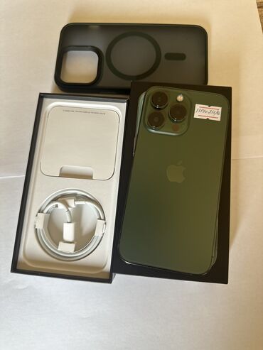 Apple iPhone: IPhone 13 Pro, Б/у, 256 ГБ, Alpine Green, Зарядное устройство, Защитное стекло, Чехол, 86 %