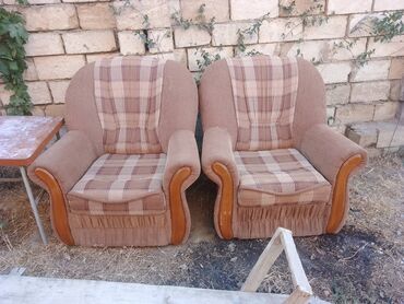 divan kirslo: Divan, İşlənmiş, Açılan, Bazalı