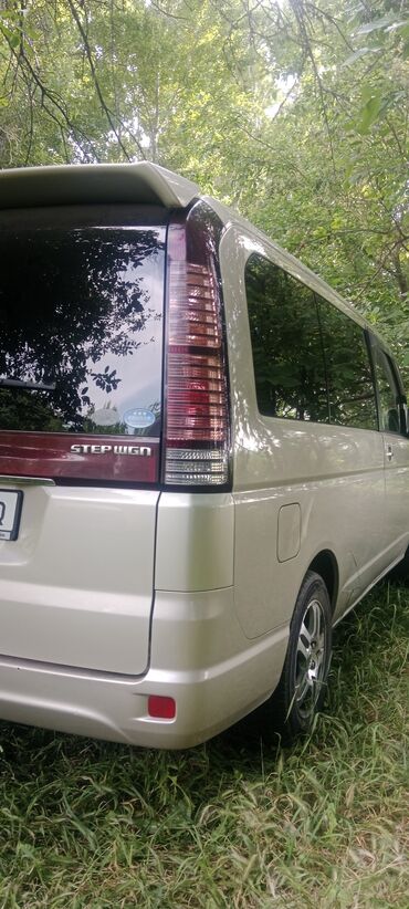 Honda: Honda Stepwgn: 2005 г., Минивэн — 9