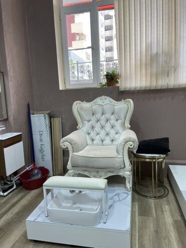 Salon, tibbi mebel dəsti: Pedikür kreslosu və ayaq vannası dəsti - Klassik dizaynlı, qabarıq