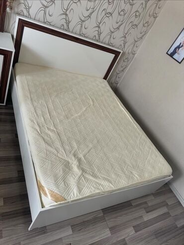 продаю спальный кровать: Спальный гарнитур, Двуспальная кровать, Шкаф, Комод, Б/у