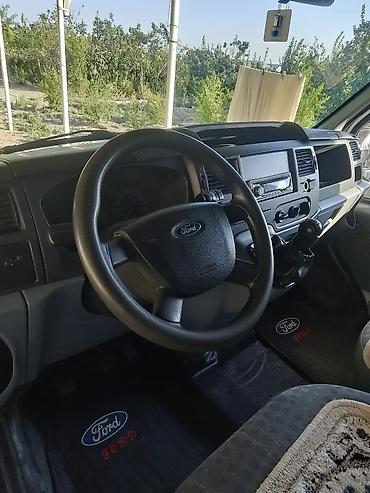 Ford: Ford Transit T350 panelvan Xüsusiyyətlər: - Kuzov: ağ rəngli, arxa — 1