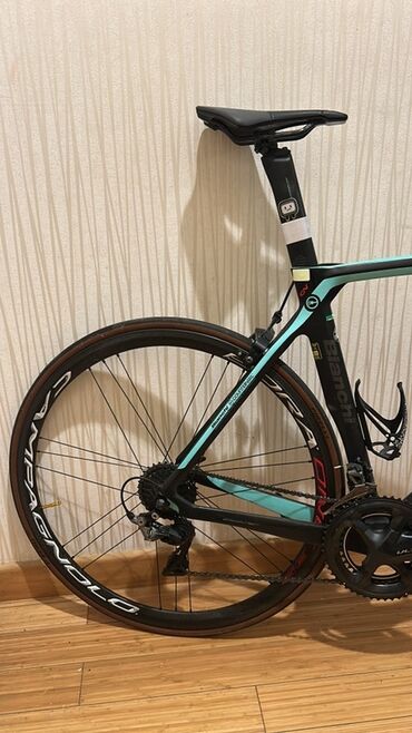 İdman velosipedləri: Bianchi yol velosipedi – karbon aero şassi ilə Xüsusiyyətlər: - — 3