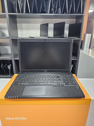 Acer: Intel Core i3, 15.6 "