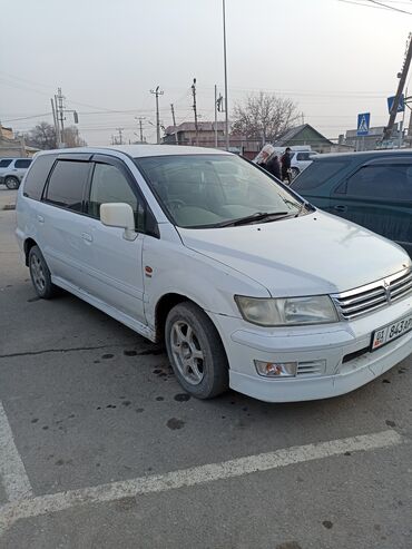 автомобиль жип: Mitsubishi Chariot: 1998 г., 2.4 л, Автомат, Бензин, Вэн/Минивэн
