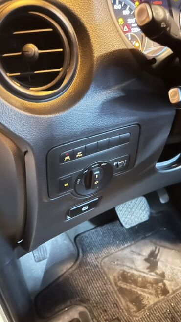 Yük maşınları: Ağ rəngli yük/furqon tipli mikroavtovan Xüsusiyyətlər: - Geniş yan — 9