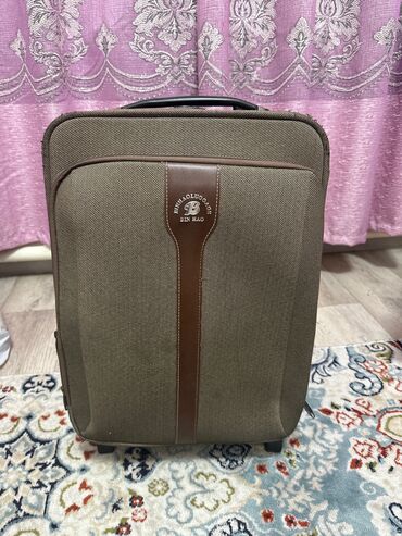 платье с косынкой: Чемодан, Колдонулган, Орто (40 - 70 л), Дөңгөлөктүү, Сырткы чөнтөктөрү бар, Тартма туткасы менен