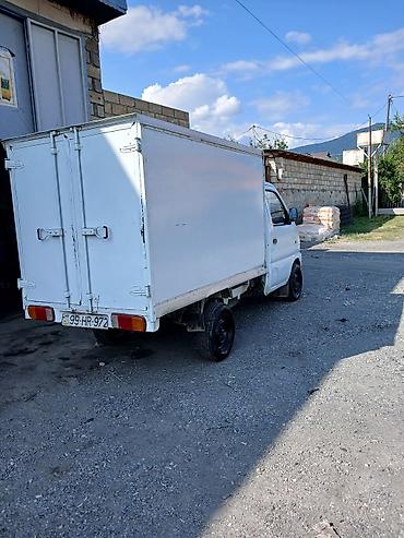 mercedes benz 208 d: Yüngül yükdaşıma üçün komakt furqon Ağ rəngli, qapalı furqon kuzovu — 8