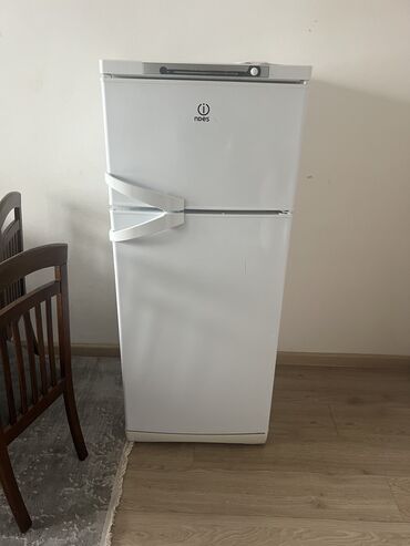 indesit холодильник: Холодильник Indesit, Б/у, Двухкамерный