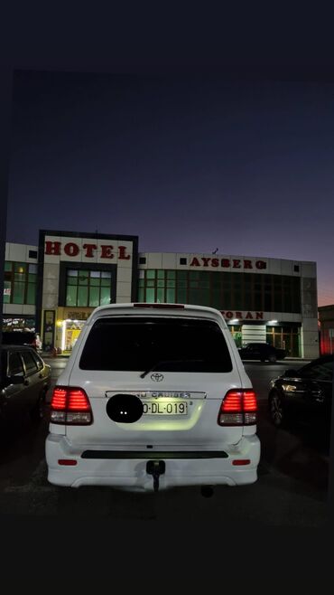 Toyota: Toyota Land Cruiser (100 seriyası) – ağ rəngdə, tam ölçülü 7 yerlik — 3