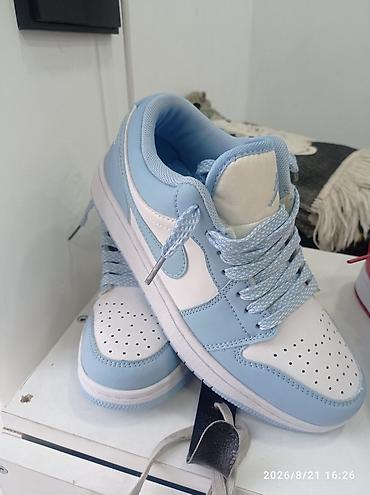 just do it: Кроссовки низкие в уличном стиле Варианты расцветок: - Серо-белые с — 3