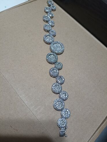 силиконовый браслет: Продаю браслет из камней, покупала за 5000 сом, продаю за 4000 сом. Ни