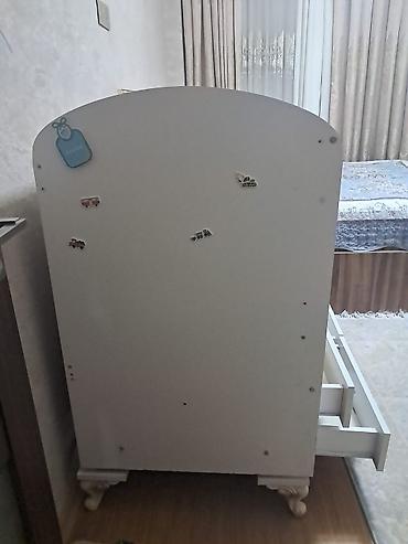 qiz sekilleri: Uşaq çarpayısı və gəzdirici seti - Çarpayı: ağ rəngdə, ön tərəfdə şən — 3