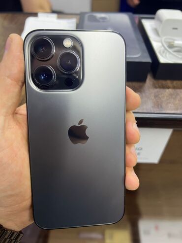 Apple iPhone: IPhone 13 Pro, Б/у, 512 ГБ, Черный, Зарядное устройство, Защитное стекло, Чехол, 85 %