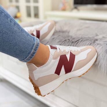 planeta akcija zenske patike: New balance 327 patike

Novo
Brojevi 36 do 41