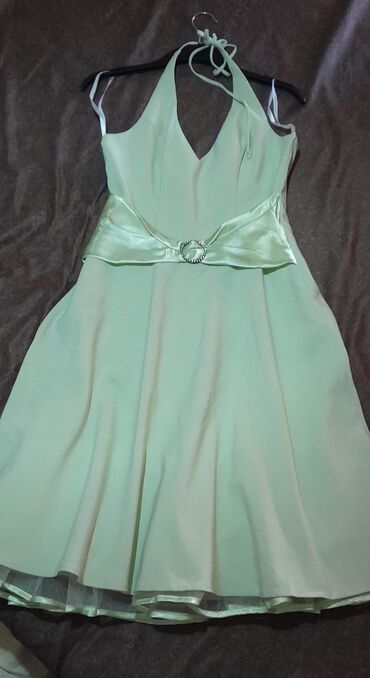 Haljine: Haljina u nežno mentol zelenoj boji, idealna za svečane prilike. - — 1