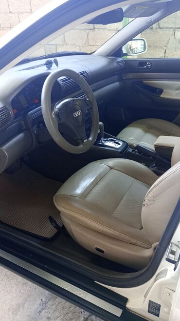 cip maşını: Audi A4: 1.8 л | 2000 г. Седан