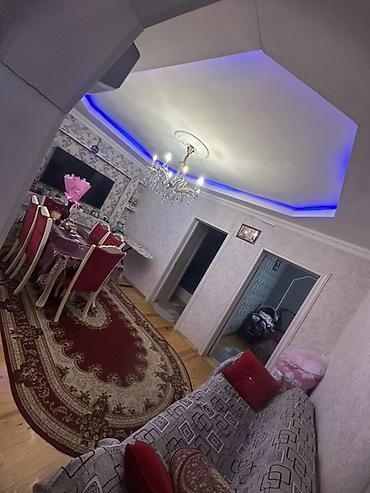 yeni əmlak az: 3 otaqli heyet evi 2 masinliq heyeti var we xsi yasadiqim evdi qosa — 9