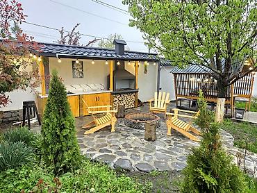 villa sekilleri: 🏡 Qəbələdə mərkəzdə dağ mənzərəli 8 nəfərlik sakit ərazidə yeni — 1