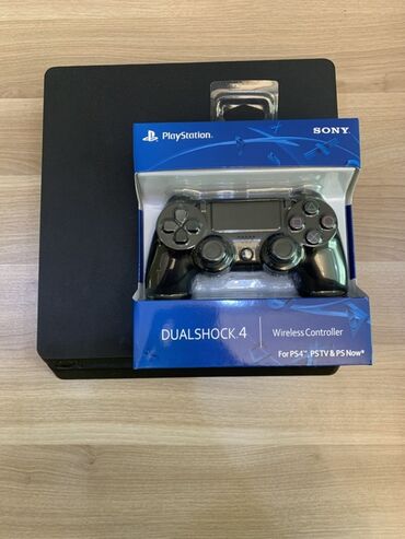 холодильники бу: Bu, əyləncə və oyun üçün nəzərdə tutulmuş qara rəngdə PlayStation 4