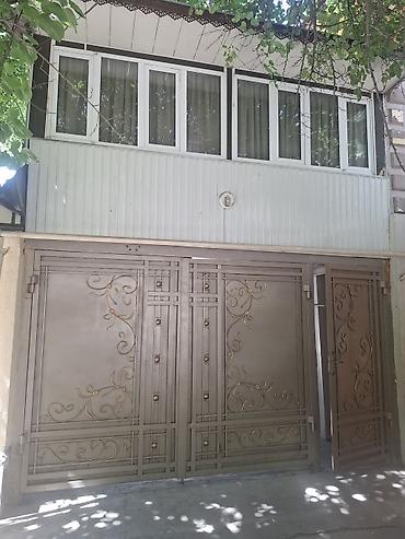 Продаётся жилой дом с большим внутренним двором и хозяйственными