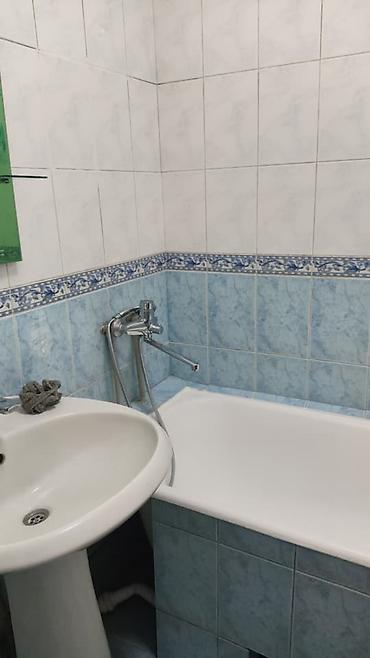 50: 2 комнаты, 43 м², Кудайберген авторынок 105 серия, 3 этаж — 5